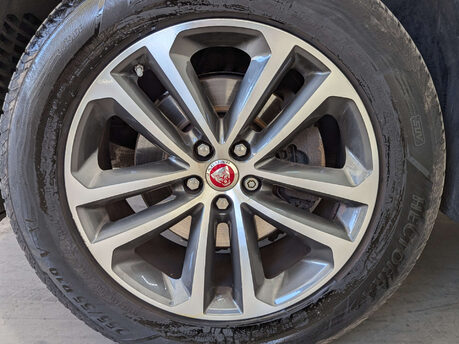 Jaguar F-Pace 2.0 F-PACE R-Sport AWD D Auto 4WD 5dr 32