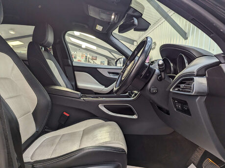 Jaguar F-Pace 2.0 F-PACE R-Sport AWD D Auto 4WD 5dr 53