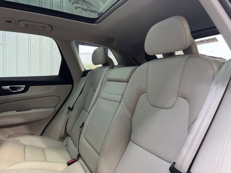 Volvo XC60 2.0 XC60 Inscription D5 PowerPulse AWD Auto 4WD 5dr 70