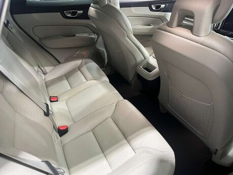 Volvo XC60 2.0 XC60 Inscription D5 PowerPulse AWD Auto 4WD 5dr 17