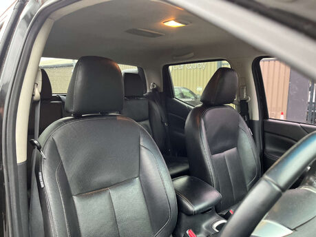 Nissan Navara 2.3 Navara Tekna dCi 4WD 5dr 21