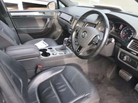 Volkswagen Touareg 3.0 Touareg V6 R-Line TDI BlueMotion Technology Auto 4WD 5dr 4