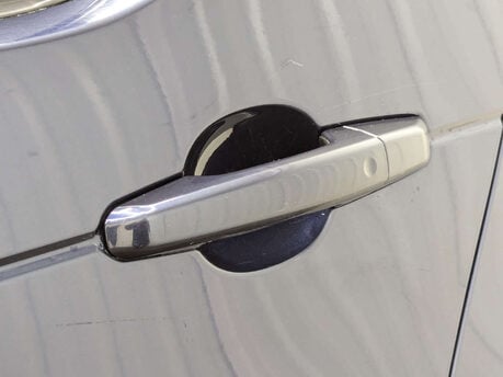 Land Rover Discovery 3.0 Discovery HSE TD6 Auto 4WD 5dr 32