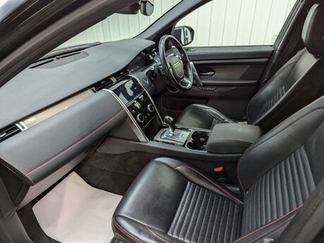 Land Rover Discovery Sport 2.0 Discovery Sport R-Dynamic SE D Auto 4WD 5dr 52