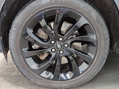 Land Rover Discovery Sport 2.0 Discovery Sport R-Dynamic SE D Auto 4WD 5dr 30