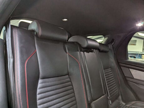 Land Rover Discovery Sport 2.0 Discovery Sport R-Dynamic SE D Auto 4WD 5dr 60