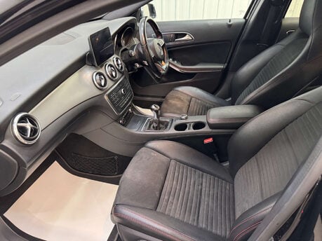Mercedes-Benz GLA 2.1 GLA 200 D AMG Line 5dr 54