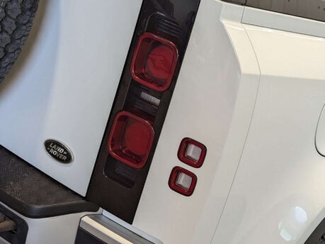 Land Rover Defender 2.0 Defender SE D Auto 4WD 5dr 43