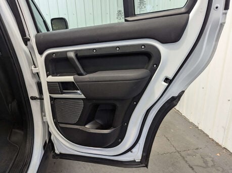 Land Rover Defender 2.0 Defender SE D Auto 4WD 5dr 63