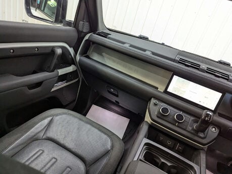 Land Rover Defender 2.0 Defender SE D Auto 4WD 5dr 45