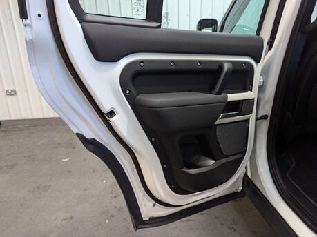 Land Rover Defender 2.0 Defender SE D Auto 4WD 5dr 69