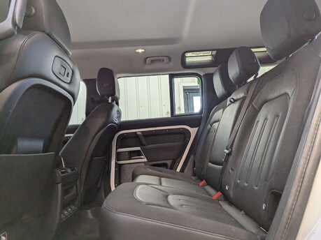 Land Rover Defender 2.0 Defender SE D Auto 4WD 5dr 68