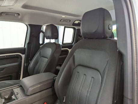 Land Rover Defender 2.0 Defender SE D Auto 4WD 5dr 55