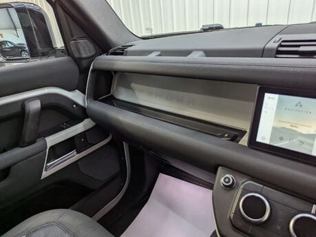 Land Rover Defender 2.0 Defender SE D Auto 4WD 5dr 93