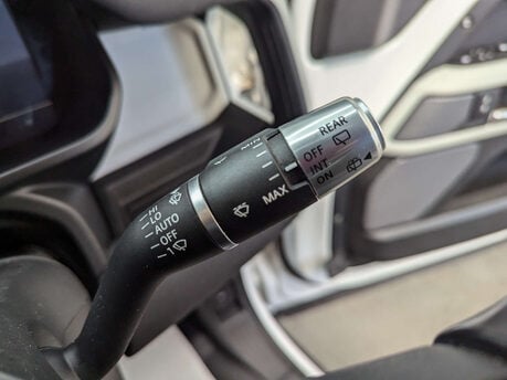 Land Rover Defender 2.0 Defender SE D Auto 4WD 5dr 77