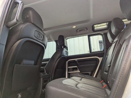 Land Rover Defender 2.0 Defender SE D Auto 4WD 5dr 66