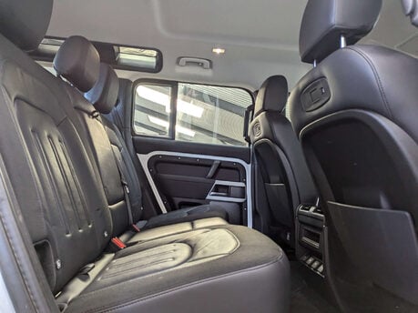 Land Rover Defender 2.0 Defender SE D Auto 4WD 5dr 62