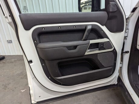 Land Rover Defender 2.0 Defender SE D Auto 4WD 5dr 58