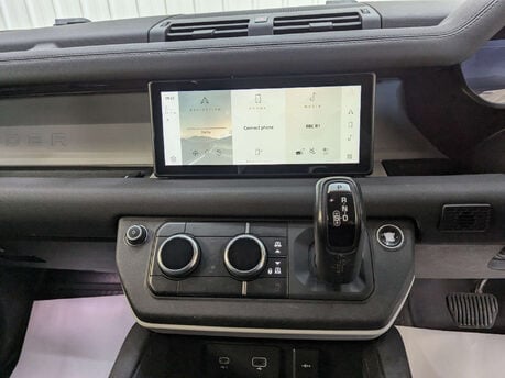Land Rover Defender 2.0 Defender SE D Auto 4WD 5dr 81