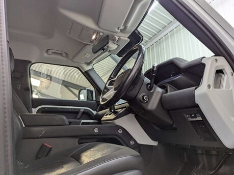Land Rover Defender 2.0 Defender SE D Auto 4WD 5dr 49