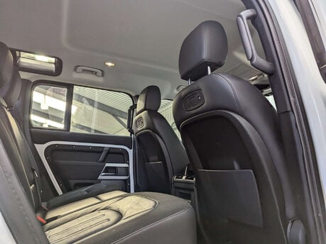 Land Rover Defender 2.0 Defender SE D Auto 4WD 5dr 60