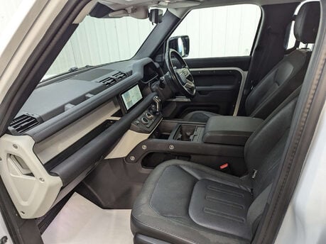 Land Rover Defender 2.0 Defender SE D Auto 4WD 5dr 53