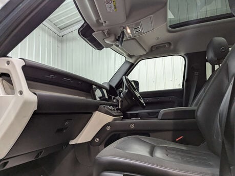 Land Rover Defender 2.0 Defender S D Auto 4WD 5dr 54