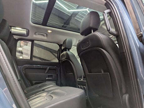 Land Rover Defender 2.0 Defender S D Auto 4WD 5dr 60