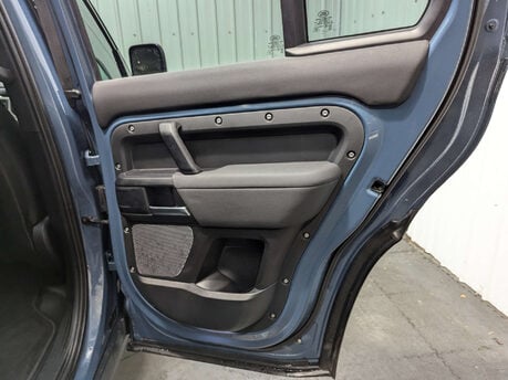 Land Rover Defender 2.0 Defender S D Auto 4WD 5dr 63