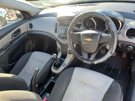 Chevrolet Cruze 1.6 Cruze LS 5dr 16