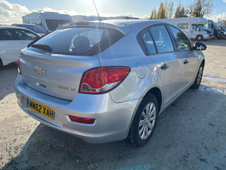 Chevrolet Cruze 1.6 Cruze LS 5dr 4