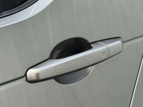 Land Rover Discovery 3.0 Discovery Luxury HSE TD6 Auto 4WD 5dr 33