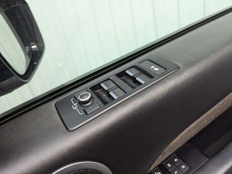 Land Rover Discovery 3.0 Discovery Luxury HSE TD6 Auto 4WD 5dr 82