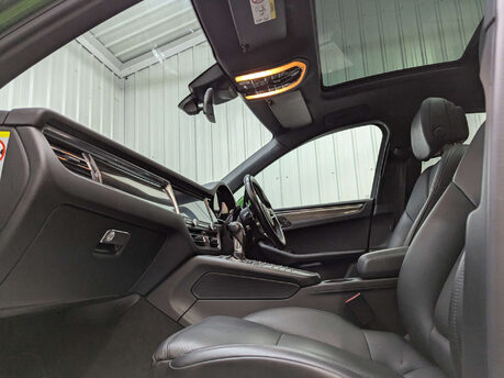 Porsche Macan 3.0 Macan S Semi-Auto 4WD 5dr 55