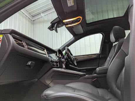 Porsche Macan 3.0 Macan S Semi-Auto 4WD 5dr 55