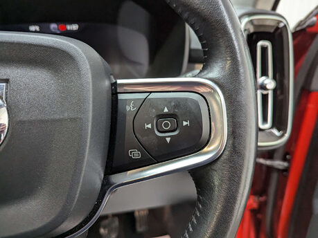 Volvo XC40 2.0 XC40 Momentum D3 5dr 77