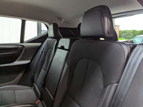 Volvo XC40 2.0 XC40 Momentum D3 5dr 69