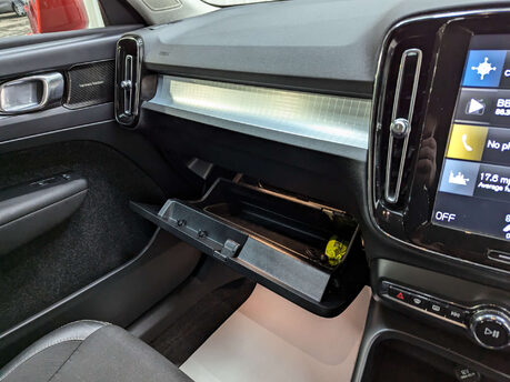 Volvo XC40 2.0 XC40 Momentum D3 5dr 91