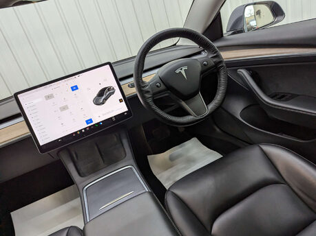 Tesla Model 3 Model 3 Long Range AWD 4WD 4dr 44