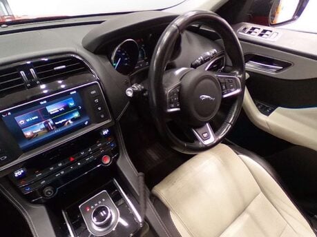 Jaguar F-Pace 2.0 F-Pace R-Sport AWD D Auto 4WD 5dr 21
