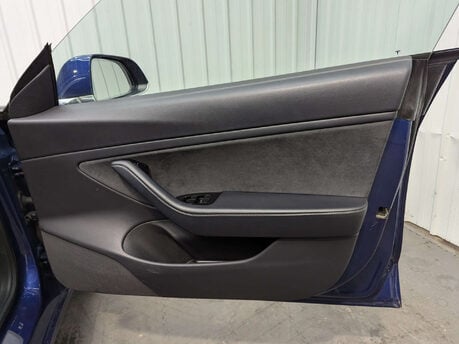 Tesla Model 3 Model 3 Long Range AWD 4WD 4dr 52