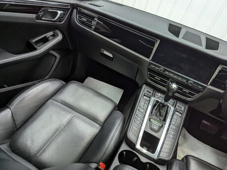 Porsche Macan 3.0 Macan S Semi-Auto 4WD 5dr 47