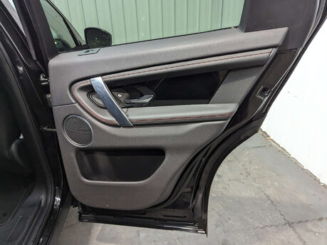 Land Rover Discovery Sport 1.5 Discovery Sport R-Dynamic SE P300e Auto 4WD 5dr 67