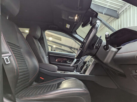 Land Rover Discovery Sport 1.5 Discovery Sport R-Dynamic SE P300e Auto 4WD 5dr 55