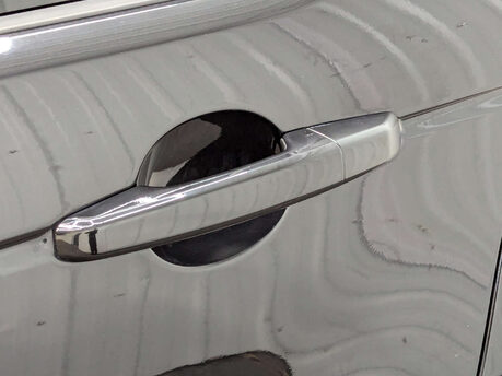 Land Rover Discovery Sport 1.5 Discovery Sport R-Dynamic SE P300e Auto 4WD 5dr 32