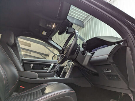 Land Rover Discovery Sport 1.5 Discovery Sport R-Dynamic SE P300e Auto 4WD 5dr 52