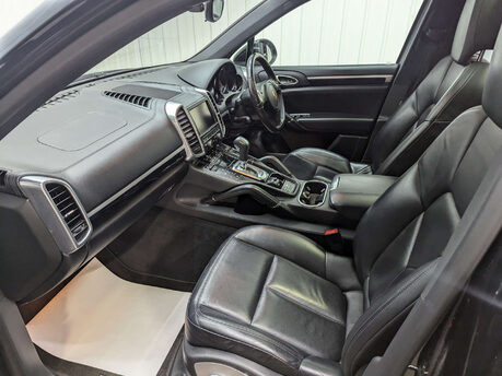 Porsche Cayenne 3.0 Cayenne V6 D Tiptronic 4WD 5dr 54