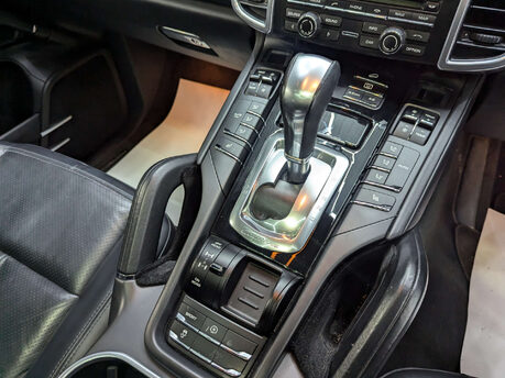 Porsche Cayenne 3.0 Cayenne V6 D Tiptronic 4WD 5dr 90