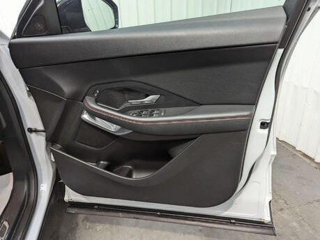 Jaguar E-Pace 2.0 E-Pace Chequered Flag D AWD Auto 4WD 5dr 52