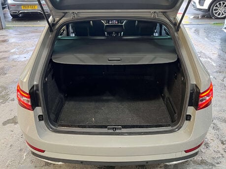Skoda Superb 1.5 Superb Sportline TSi Semi-Auto 5dr 26